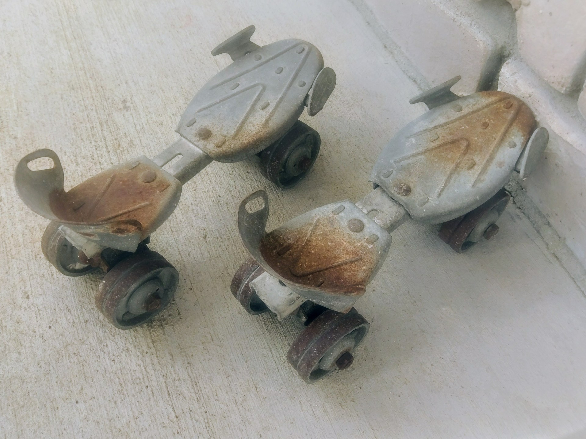 Over-shoe roller skates of a style common in the United States in the 1960s, photographed in 2017.